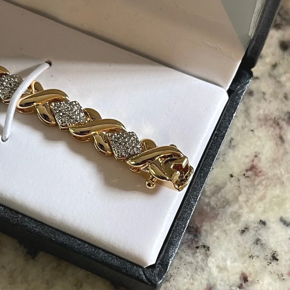 Unbranded XO Link Bracelet Women 7.5 Gold Diamond Accent 18K Gold Over Silver